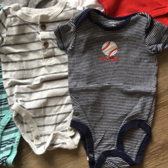 Short sleeve onesies size 3 months - Picture 5 of 5